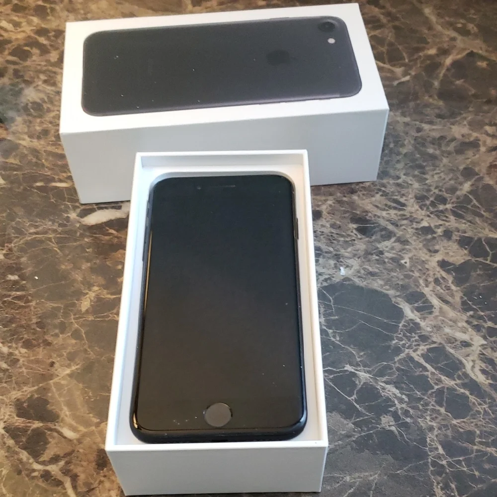 Apple Black Smartphone with Box Working Reset Of Fabric